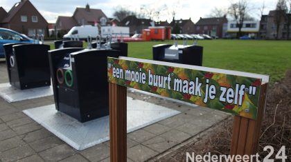 Wethouder-Nederweert-onthult-bord-een-mooie-buurt-maak-je-zelf-903