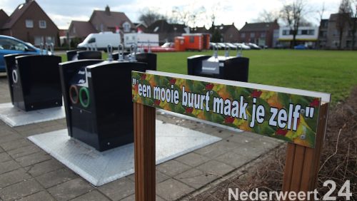 Wethouder-Nederweert-onthult-bord-een-mooie-buurt-maak-je-zelf-903