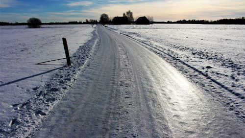 Winter-ijs-galdheid-weg