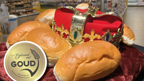 Witte-puntjes-van-Bakkerij-Heerschap-met-goud-bekroond