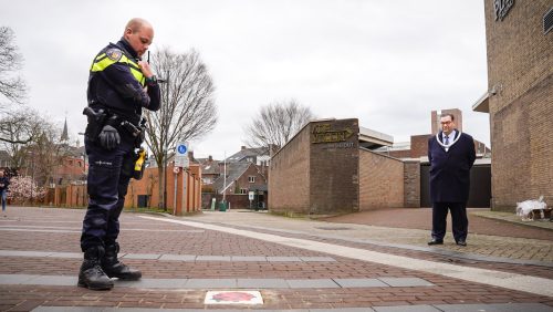 Zinloos-geweld-tegeltje-onthuld-Agent-Martijn-3 Zinloos-geweld-tegeltje-onthuld-Agent-Martijn-3
