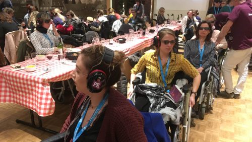 Zorgmedewerkers-kropen-in-de-huid-van-ouderen-12