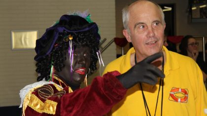 Zwarte-Piet-bezoekt-Reddingsbrigade