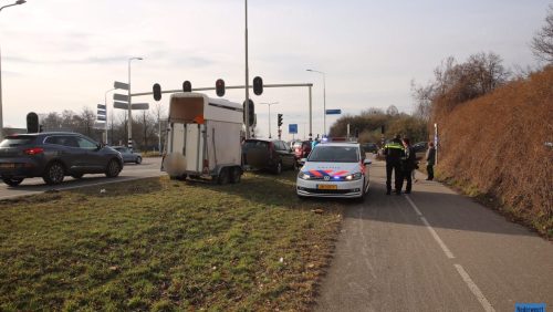 botsing-paardentrailer-N275