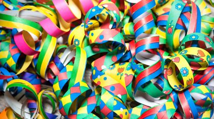 carnaval-slingers-vastelaovendj Colorful carnival streamers background texture