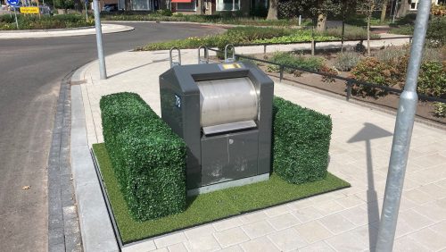 containers-aan-met-kunstbuxushaagjes-Weert