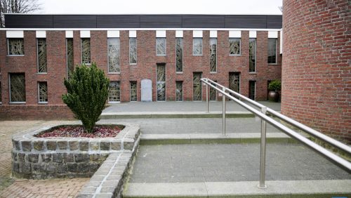 grafsteen-Pastoor-Seegers-Budschop-16-6-1916-20-11-1992-3