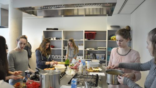 internationaal-beozek-op-Het-College-Weert