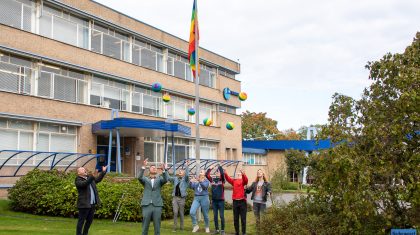 middelbare-scholen-hijsen-de-regenboogvlag-09-10-2020-JL-21