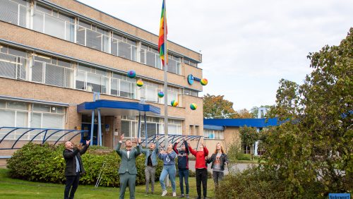 middelbare-scholen-hijsen-de-regenboogvlag-09-10-2020-JL-21