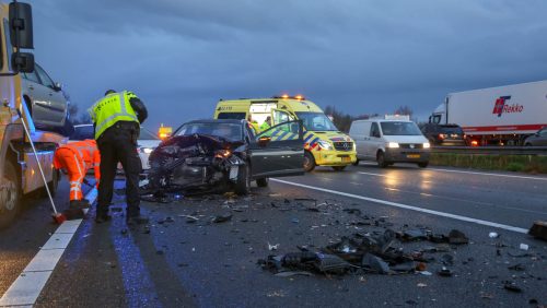 ongeval-twee-voertuigen-A2-Weert-3