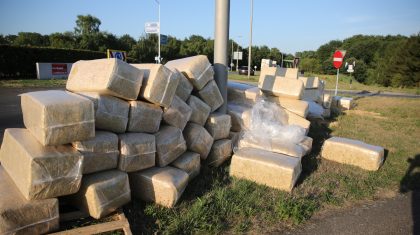 vrachtwagen-verliest-lading-N280003 vrachtwagen-verliest-lading-N280003